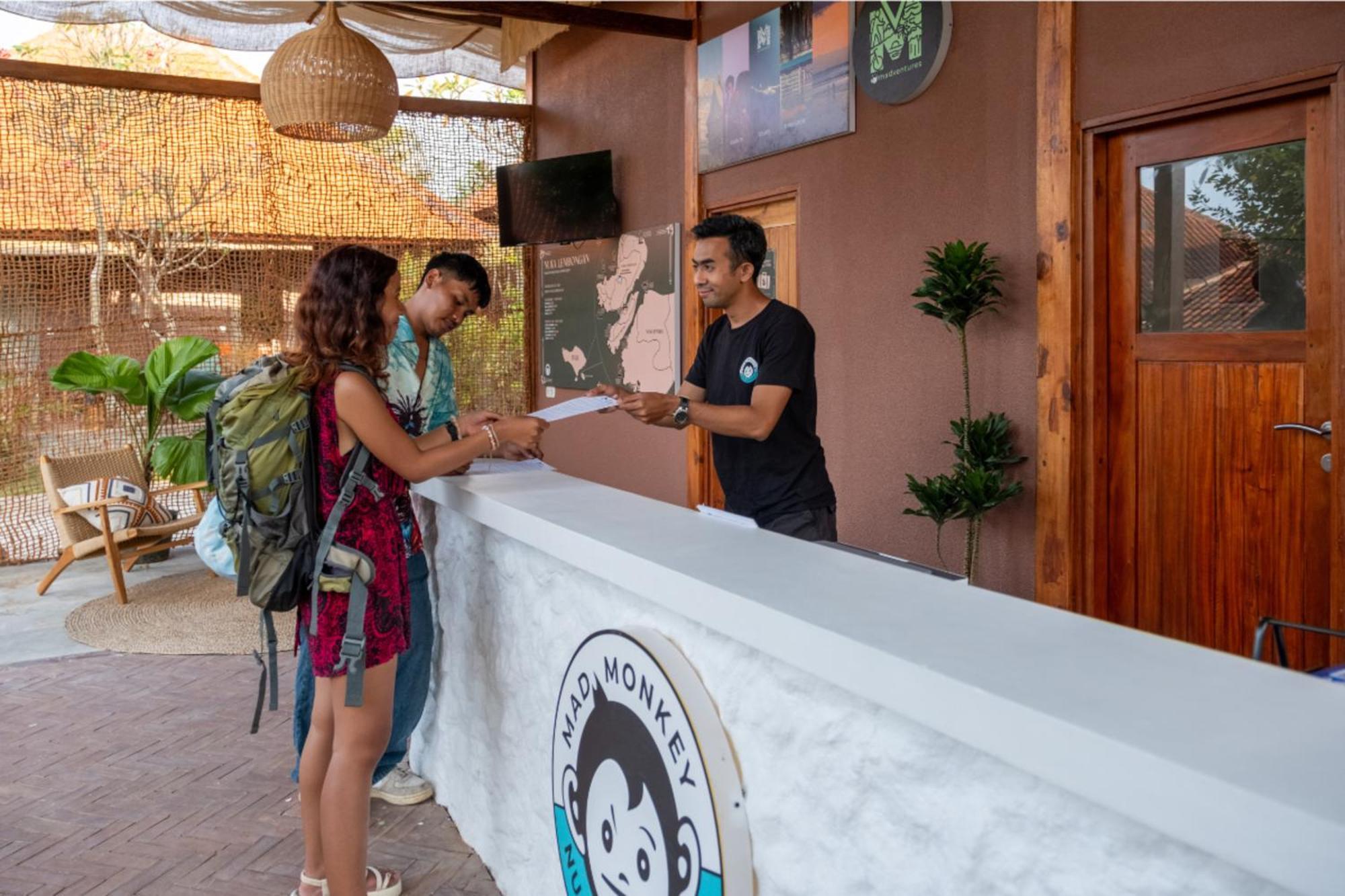 Mad Monkey Nusa Lembongan Buitenkant foto